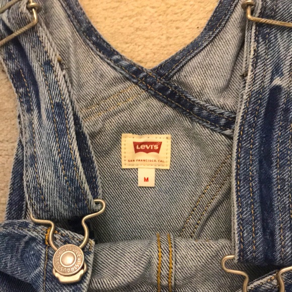 Levi women’s overalls - Picture 2 of 3